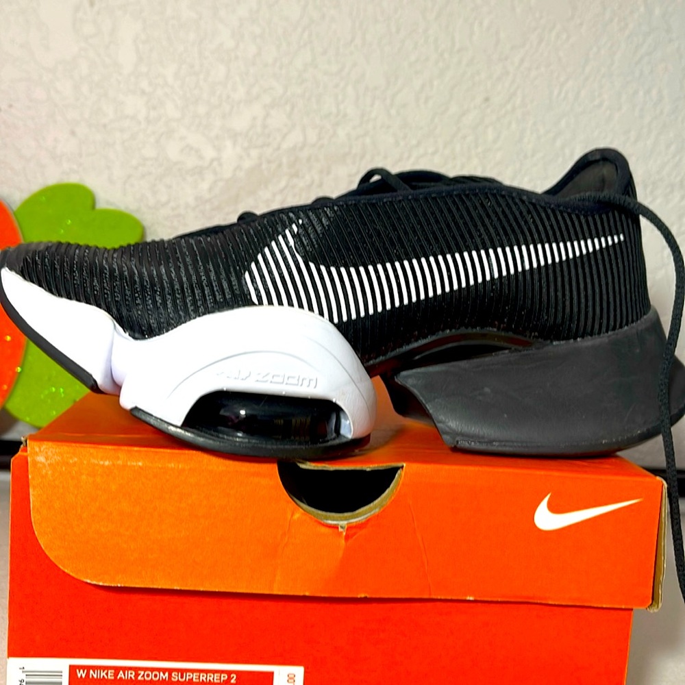 NEW
Nike Air Zoom Size 6 Women’s